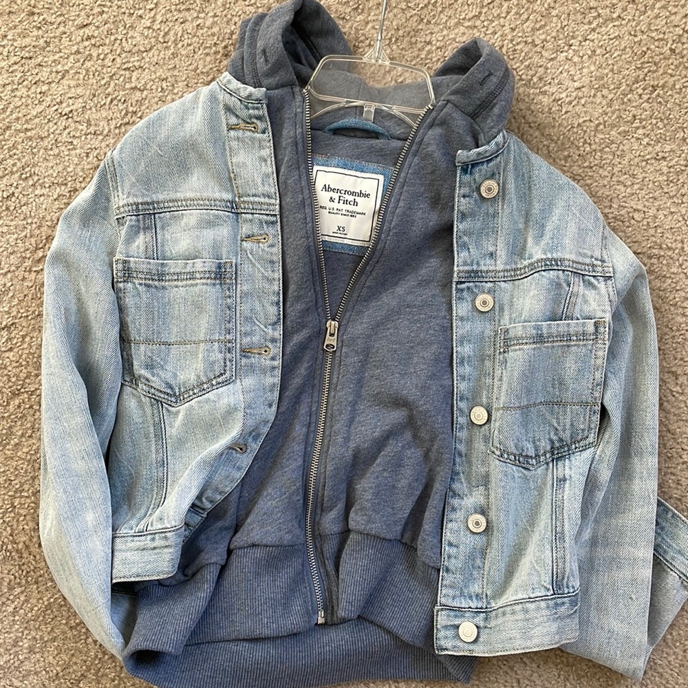 XS Abercrombie jean jacket with sweatshirt lining.. barely worn